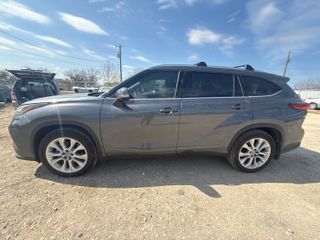 2022 Toyota Highlander Hybrid Limited - Exterior Side Driver Image